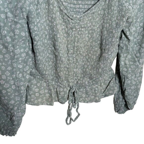 Hollister Blouse Women's Small Green Smocked Cropped Long Sleeve Boho Top - Picture 3 of 8